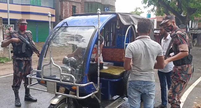 ভারতে চামড়া পাচার রোধে বেনাপোল-শার্শা সীমান্তে বিজিবির সতর্কতা