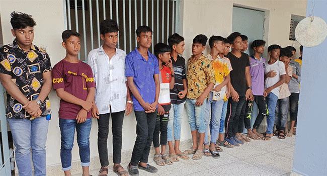 ট্রাকে সাউন্ডবক্স বাজিয়ে জীবনের ঝুঁকি নিয়ে ঈদ উদযাপন, আটক অর্ধশতাধিক