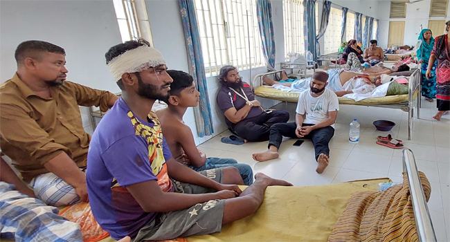 শ্রীপুরে উচ্চ শব্দে গান বাজাতে নিষেধ করায় হামলা, আহত ১৫