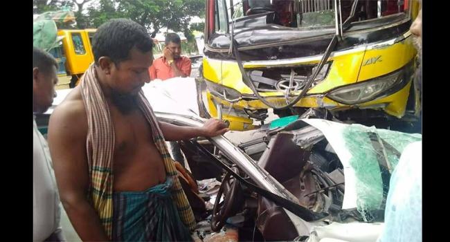 সোনারগাঁওয়ে বাস-প্রাইভেটকার সংঘর্ষে বিশ্ববিদ্যালয়শিক্ষার্থী নিহত