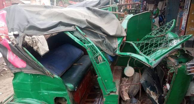 আশুলিয়ায় তিন বাসের রেষারেষিতে আহত ৫