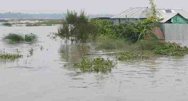 বন্যা : মৃতের সংখ্যা বেড়ে ১২১