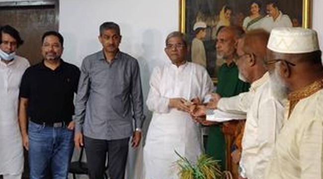 বিএনপির ত্রাণ তহবিলে নগদ অর্থ দিলেন চট্টগ্রাম মহানগরসহ ৫ জেলার নেতারা