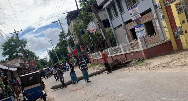 নোয়াখালীতে অবৈধভাবে বালু উত্তোলনের হিড়িক, এলাকাবাসীর প্রতিবাদ