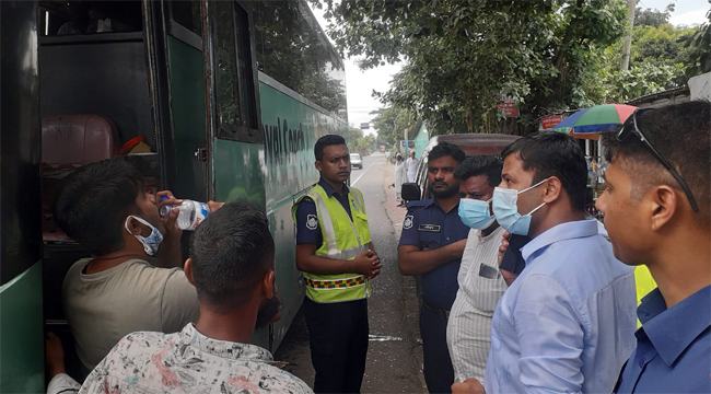 অতিরিক্ত যাত্রী ও বেশি ভাড়া নেয়ায় ২ বাসকে জারিমানা