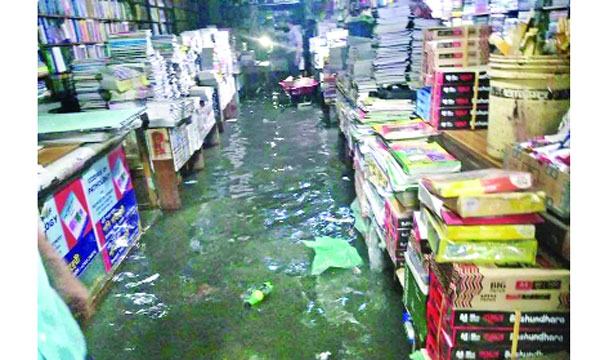 দেড় ঘণ্টার বৃষ্টিতে তলিয়ে গেল সিলেট নগরী