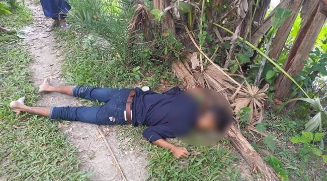 রাস্তার পাশে মিলল যুবকের গলাকাটা লাশ