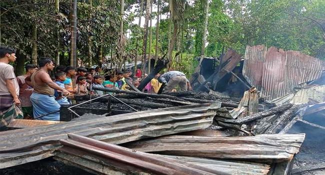 ঈদগাঁওতে আগুনে পুড়ল ২ বসতঘর, ১৫ লাখ টাকার ক্ষতি