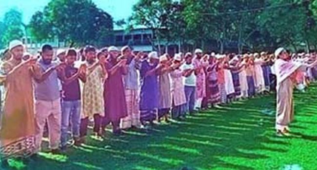 চিরিরবন্দরে বৃষ্টি কামনা করে ইসতিশকার নামাজ অনুষ্ঠিত