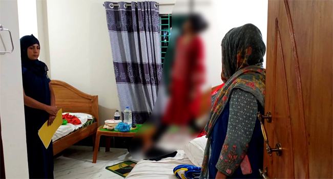 কুয়াকাটার আবাসিক হোটেল থেকে এক নারী পর্যটকের ঝুলন্ত লাশ উদ্ধার