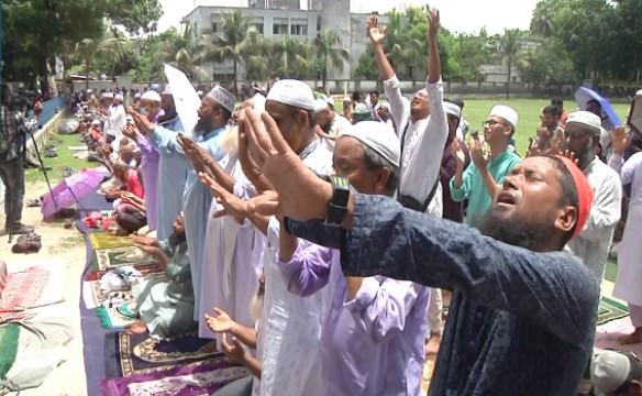 রংপুরে বৃষ্টির জন্য ইসতেসকার নামাজে মুসল্লিদের কান্নার আহাজারি