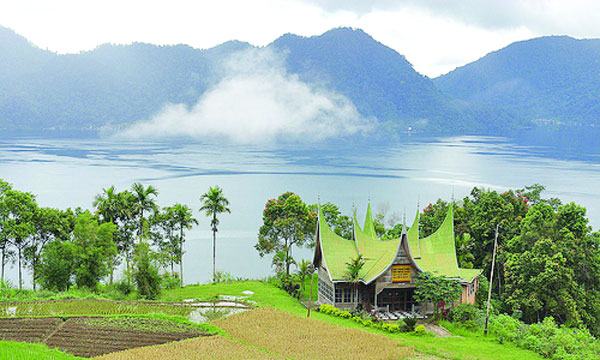 মানিনজাউ হ্রদের কথা