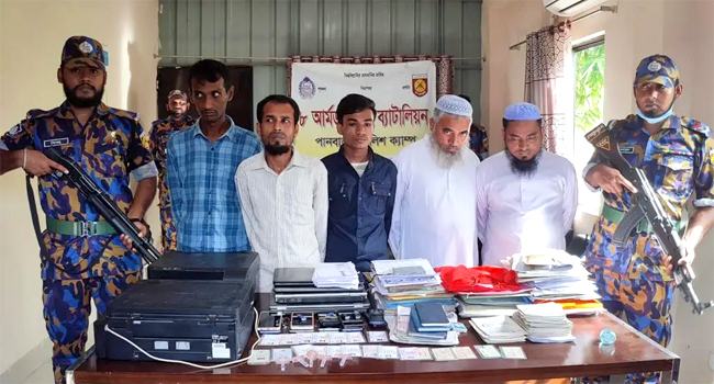 উখিয়া ক্যাম্পে ভুয়া এনআইডি-লাইসেন্স তৈরির অভিযোগে আটক ৫