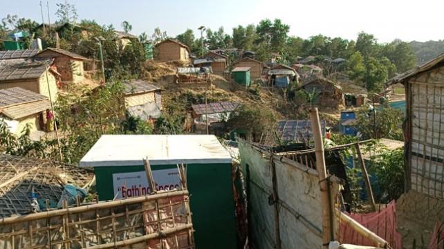 রোহিঙ্গা ক্যাম্পে গোলাগুলি, হেডমাঝিসহ গুলিবিদ্ধ ৩