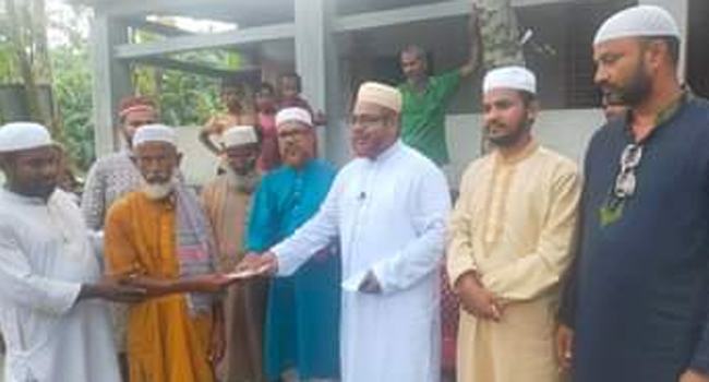 পীরগাছায় অগ্নিকাণ্ডে ক্ষতিগ্রস্ত পরিবারের পাশে জামায়াত
