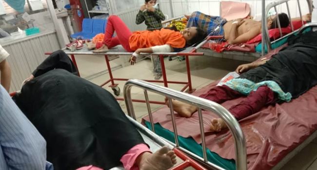 বন্ধন বাস উল্টে ১৯ জন আহত