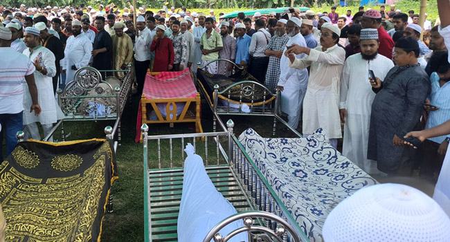 একসাথেই হলো উজিরপুরে নিহত গাজীপুরের ৬ জনের জানাজা