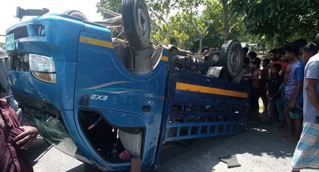 দুই পিকআপের প্রতিযোগিতায় প্রাণ গেল বৃদ্ধের