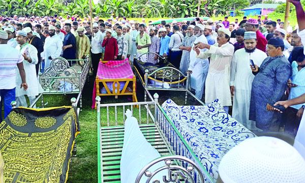 সড়ক দুর্ঘটনায় বরিশালে নিহত ৬ জনের দাফন সম্পন্ন
