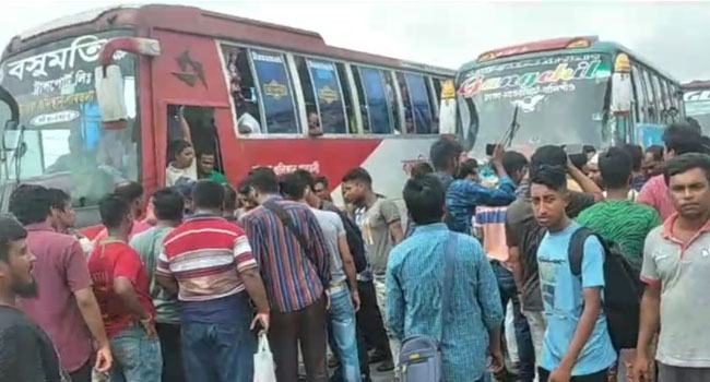 এক্সপ্রেসওয়ে অবরোধ, ৩ কিলোমিটার যানজট