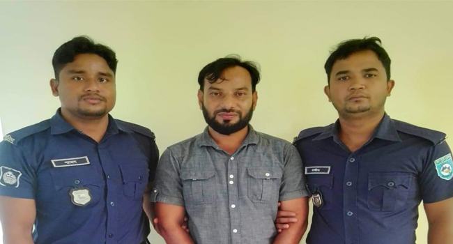 রুহিয়ায় ১০ মামলার ওয়ারেন্ট ও সাজাপ্রাপ্ত আসামি গ্রেফতার