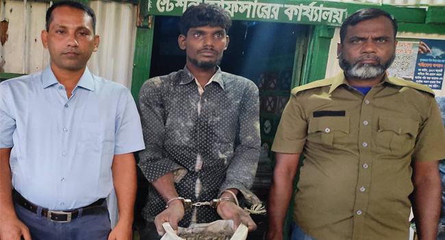 বিষ দিয়ে মাছ ধরে সুন্দরবন থেকে ফেরার পথে জেলে আটক