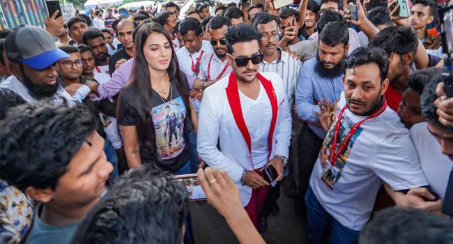 প্রদর্শন বেড়েছে : বলিউডেও প্রশংসিত অনন্তের ছবি