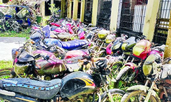 শরীয়তপুরে আইনি  জটিলতায় নষ্ট হচ্ছে মামলার আলামত