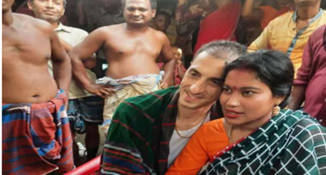 প্রেমের টানে ইতালির যুবক বালিয়াডাঙ্গীতে