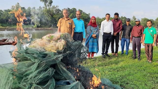 সিংড়ায় ৫ লাখ টাকার জাল পুড়িয়ে দিল প্রশাসন