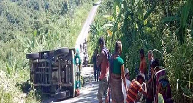 সাজেকে চাঁদের গাড়ি উল্টে আহত ৩