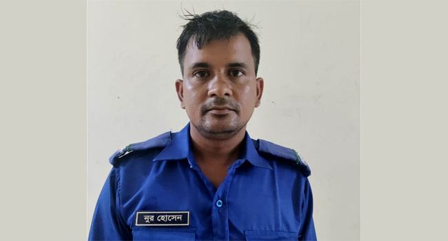 নোয়াখালীতে গৃহবধূকে লাঠিপেটার ভিডিও ভাইরাল, গ্রামপুলিশ আটক