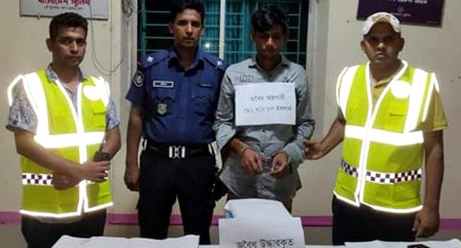 বেড়ায় অস্ত্র-গুলিসহ ওয়ারেন্টের আসামি গ্রেফতার