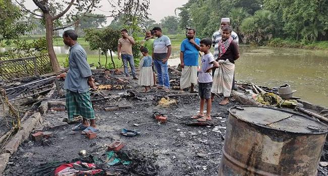 বগুড়ায় পোড়া বাড়ি ও জমি থেকে ২ নারীর লাশ উদ্ধার