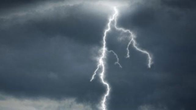 তাড়াশে বজ্রপাতে গৃহবধূর মৃত্যু