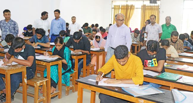 হাবিপ্রবিতে গুচ্ছ ভর্তি পরীক্ষা অনুষ্ঠিত
