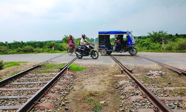 দর্শনায় ৭ রেলগেটের মধ্যে ৪টিই অরক্ষিত