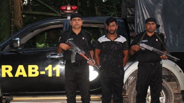নোয়াখালীতে আগ্নেয়াস্ত্রসহ সন্ত্রাসী গ্রেফতার