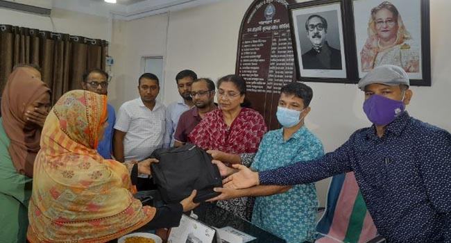 প্রধানমন্ত্রীর কাছে হত্যার বিচার চাইলেন শাবি শিক্ষার্থী বুলবুলের মা