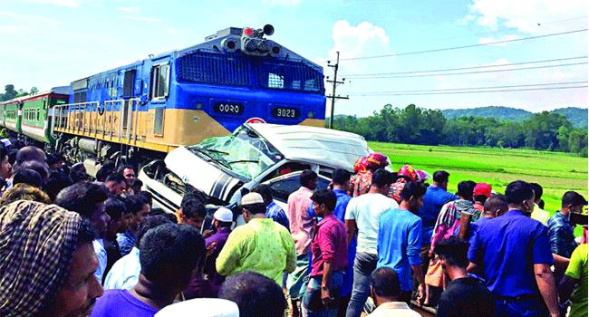 মিরসরাইয়ে ট্রেন দুর্ঘটনায় হতাহত ১৭ পরিবারকে অর্থসহায়তা