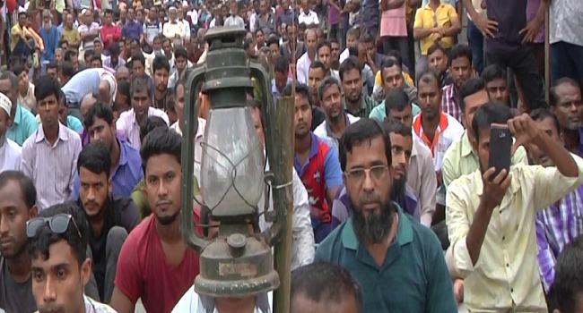 ‘সরকার পুরো জাতিকে হারিকেন ধরিয়ে দিয়েছে’
