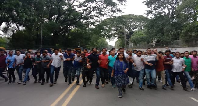 ভোলায় বিএনপি কর্মী হত্যার প্রতিবাদে ঢাবিতে ছাত্রদলের মিছিল
