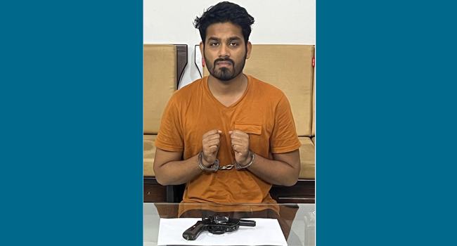 ছাত্রলীগ কর্মী গ্রেফতার, উদ্ধার হলো রিভলবার