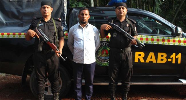নোয়াখালীতে হত্যা মামলার পলাতক আসামি গ্রেফতার