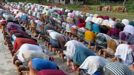 বৃষ্টি কামনায় কয়েক হাজার কৃষকের ইসতেসকার নামাজ