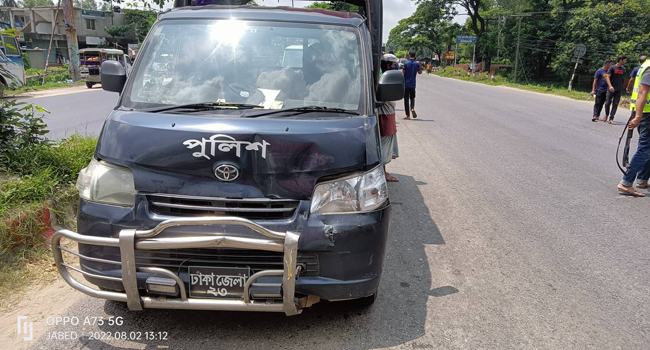 আসামি বহনকারী পুলিশভ্যান দুর্ঘটনার কবলে, ৪ পুলিশ আহত