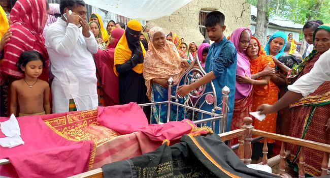 চলনবিলে মাছ ধরতে গিয়ে বজ্রপাতে নানা-নাতির মৃত্যু