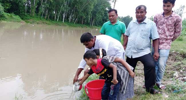 ব্যতিক্রমীভাবে মেয়ের জন্মদিন পালন করলেন বাবা
