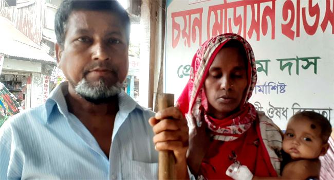 টাকার অভাবে বন্ধের পথে বাবা-মেয়ের চিকিৎসা