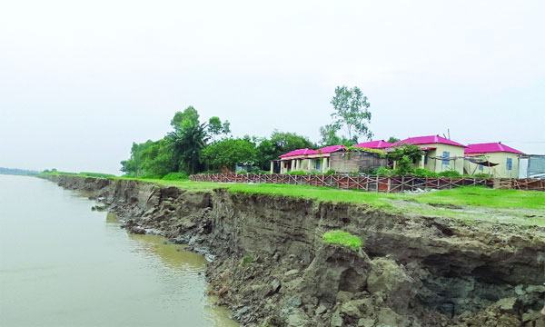 মেলান্দহে ব্রহ্মপুত্রের ভাঙনে হুমকিতে আশ্রয়ণ প্রকল্প
